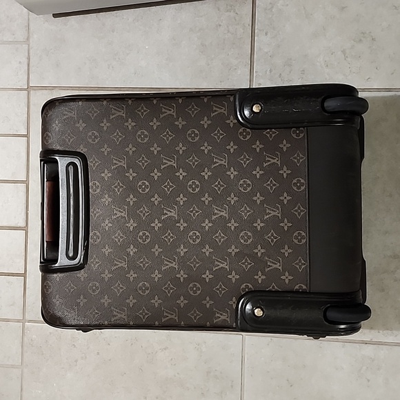 Authentic Louis Vuitton Pegase 55 Legere - Picture 5 of 10